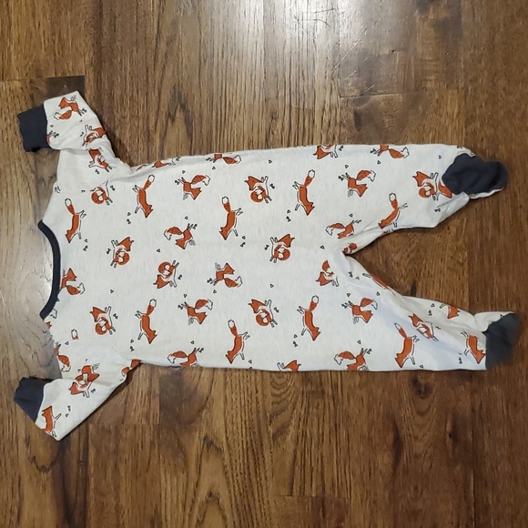 Boys Gerber fox print sleeper size 0-3M - Picture 4 of 4